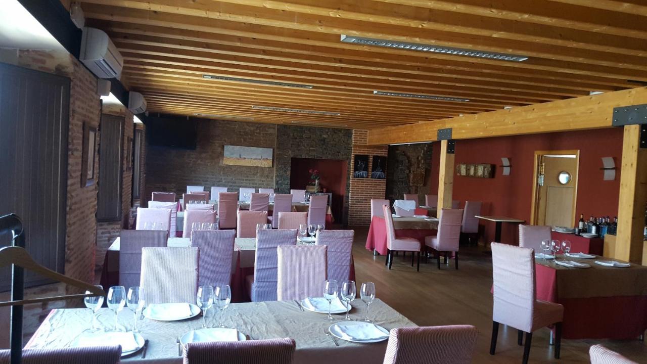 Posada Plaza Mayor De アラエッホス エクステリア 写真